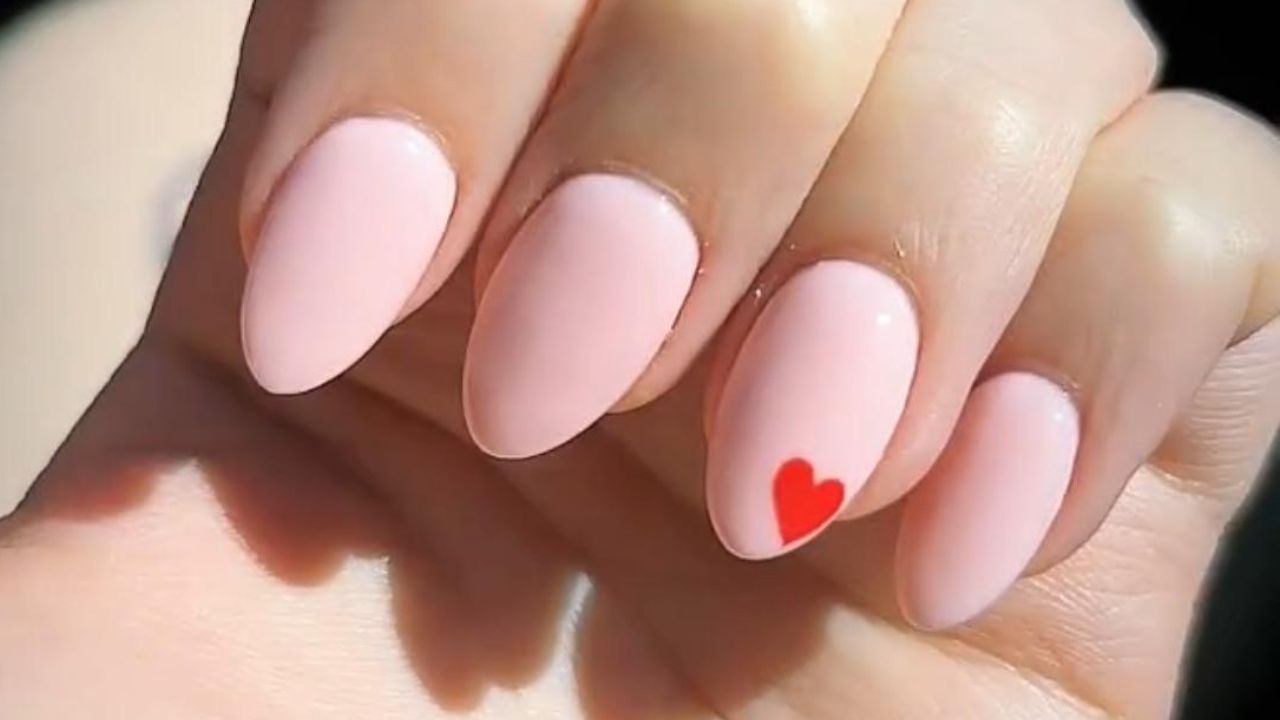 quanto custa fazer unhas de coração decoradas