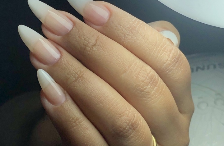 unha de fibra amendoada nude