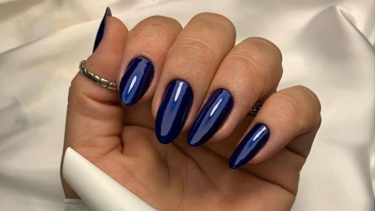 unha de fibra azul escuro degradê