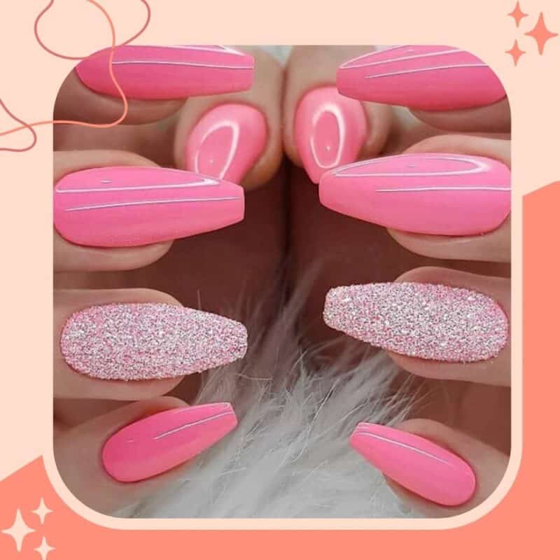 unha de fibra rosa pastel decorada