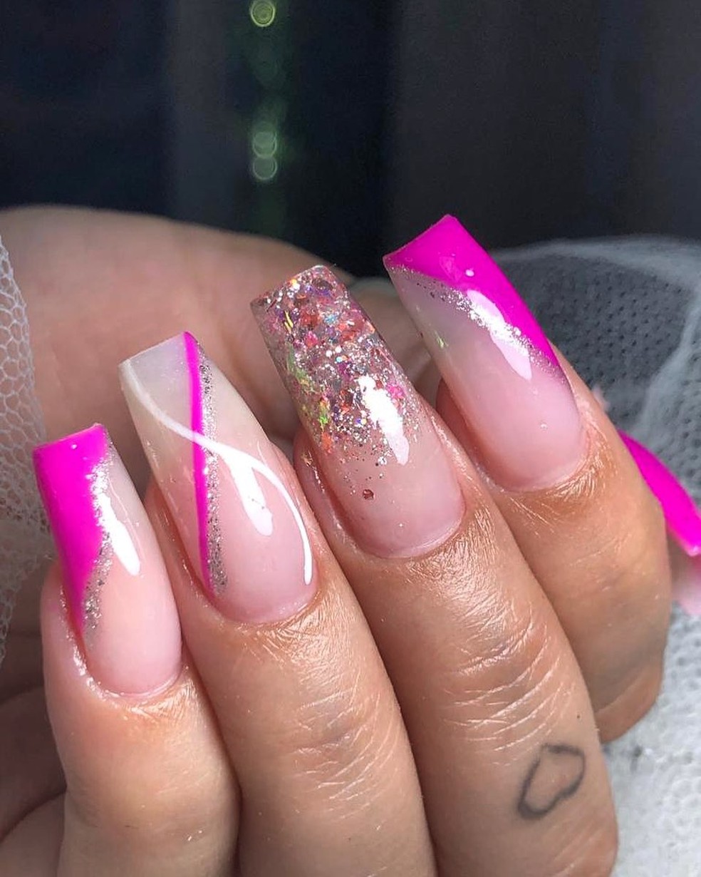 unha de fibra decorada rosa