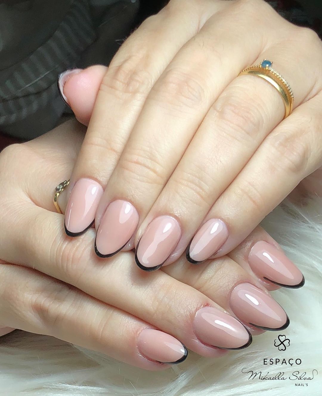 unha de fibra curta formato amendoado