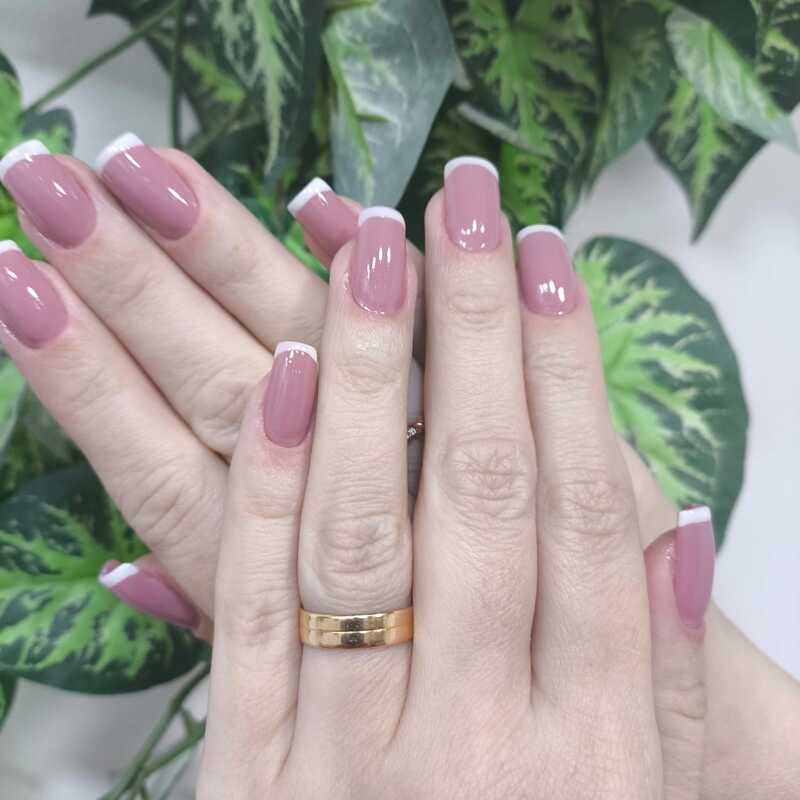 unha de fibra curta com banho de gel