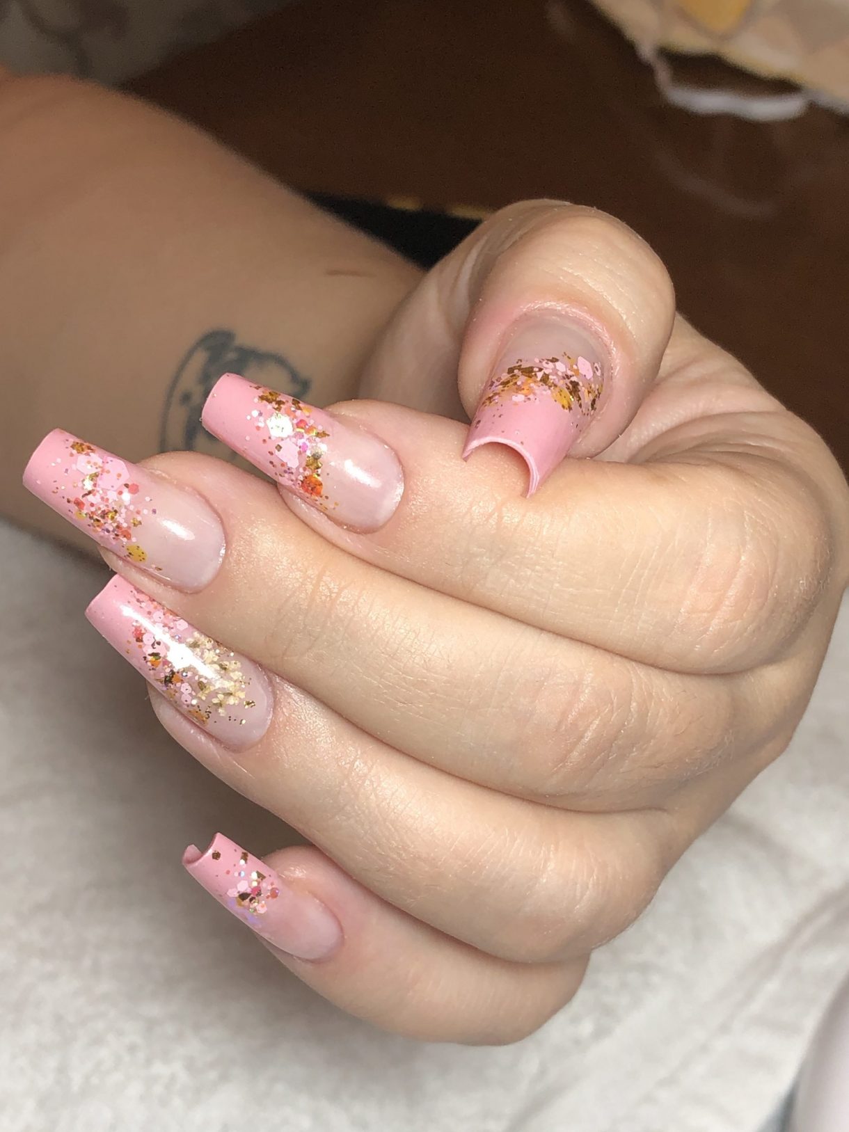 unha de fibra rosa stiletto