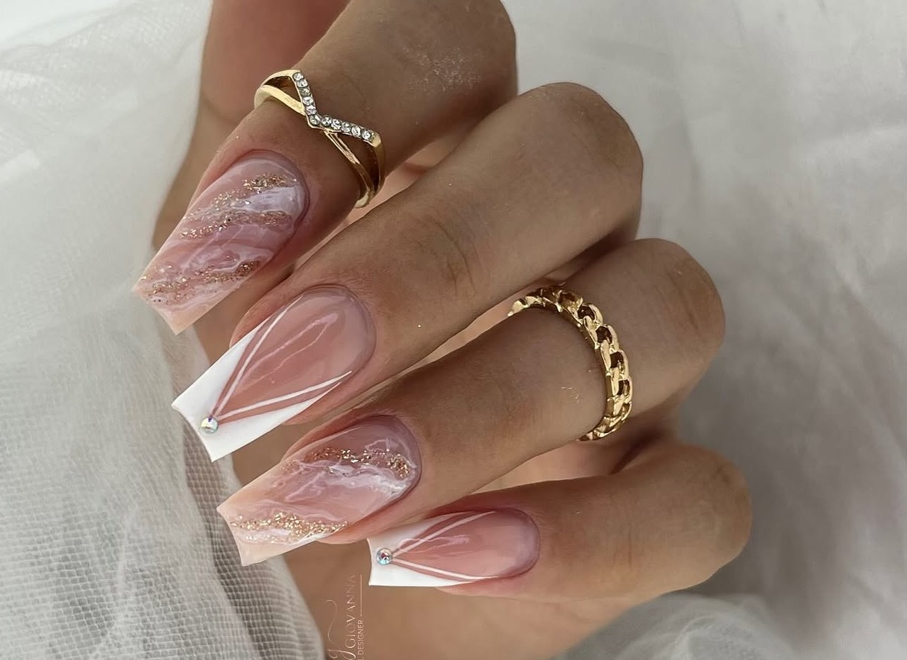 unha de fibra rosa com glitter