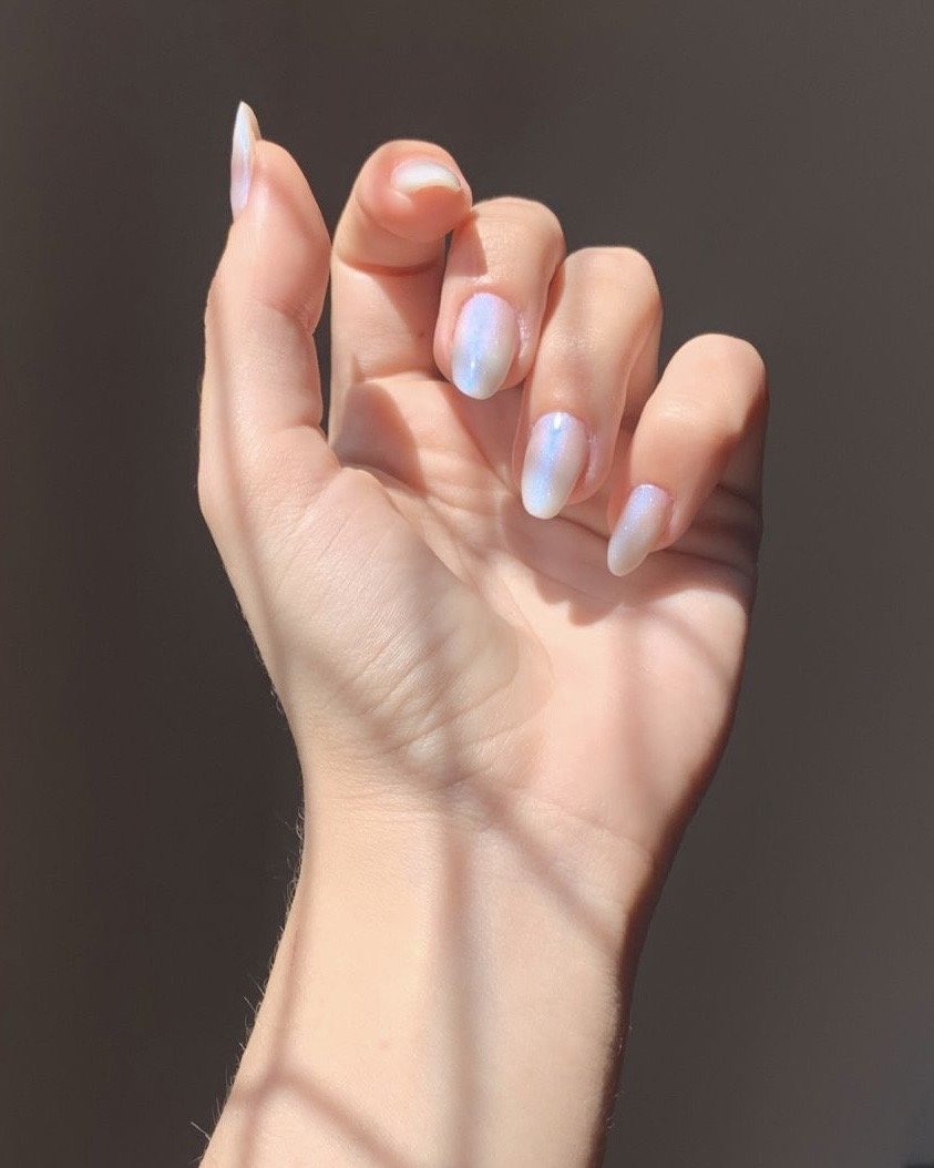 Tendências de cores para unhas de gel amendoada curta