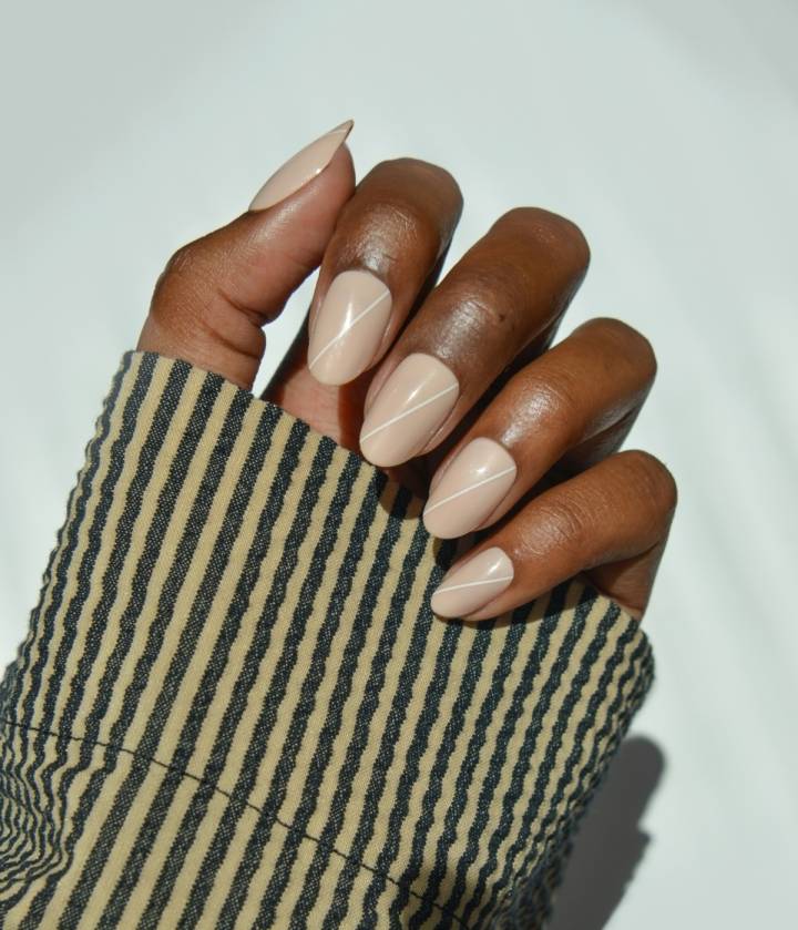 Inspiração de nail art para unhas de gel amendoada curta