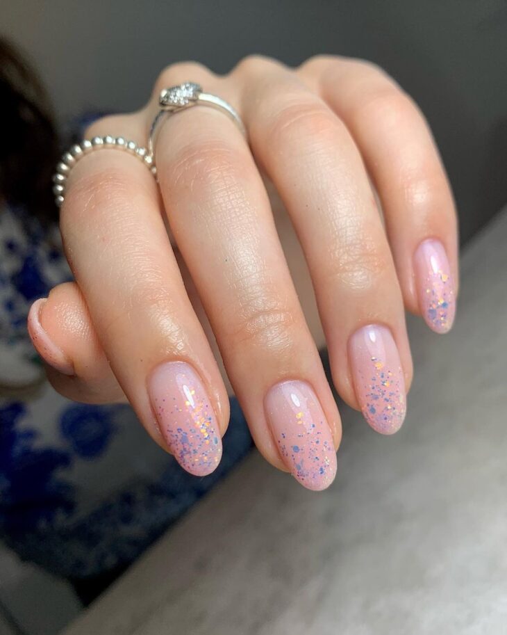 unha de gel nude arredondada