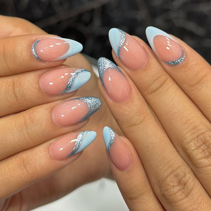 unha azul claro ombré