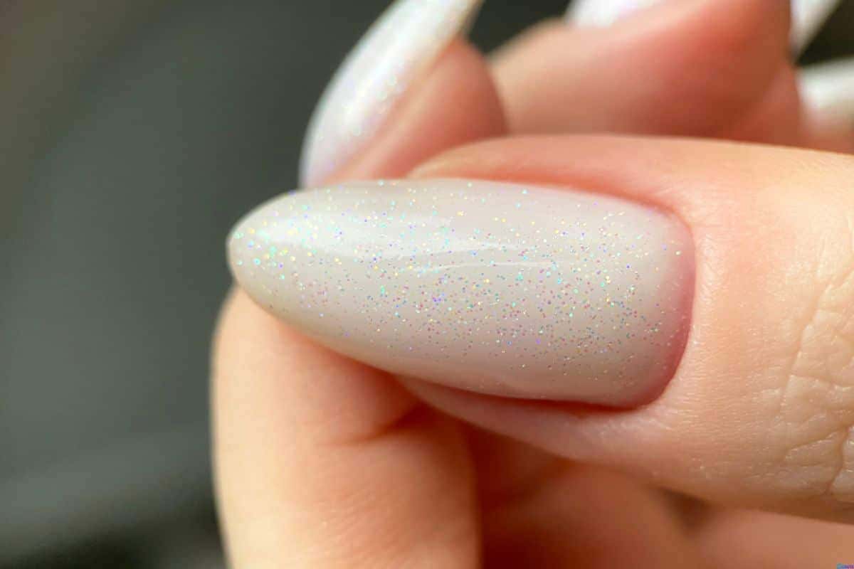 tutorial unha de gel branca com glitter encapsulado