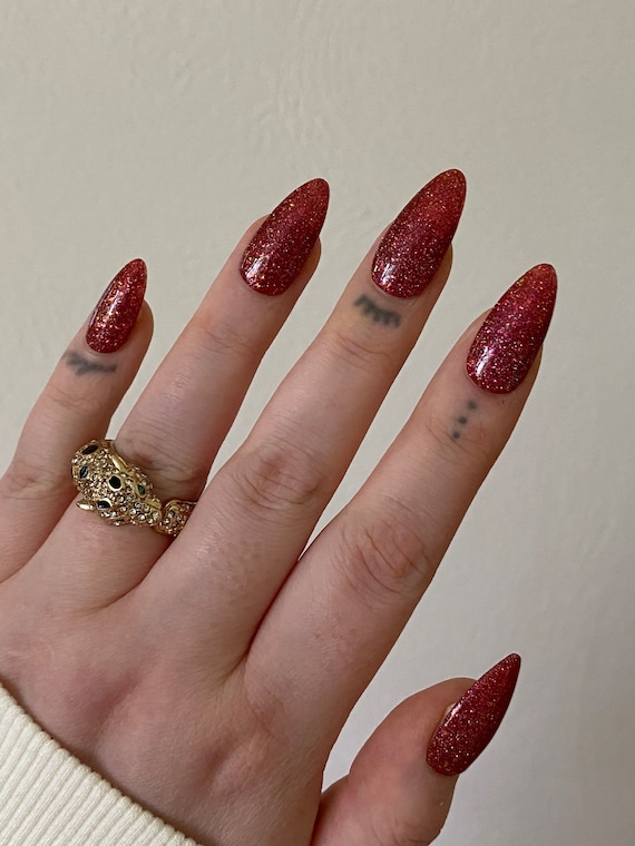 quanto custa fazer unha de gel branca com glitter