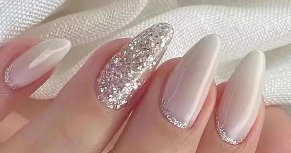 unha de gel branca com glitter ou acrílica qual a melhor