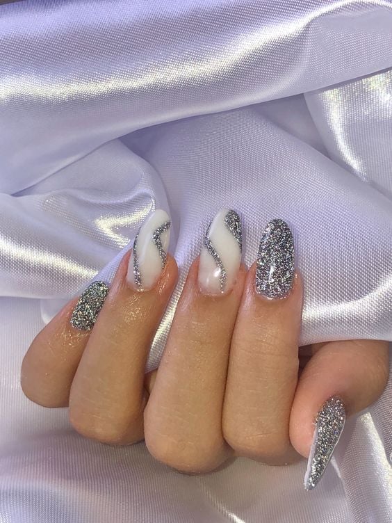 unha de gel com glitter