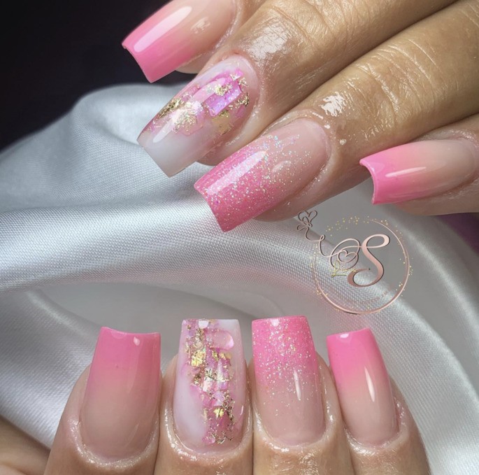 unha de gel decorada glitter rosa em pó