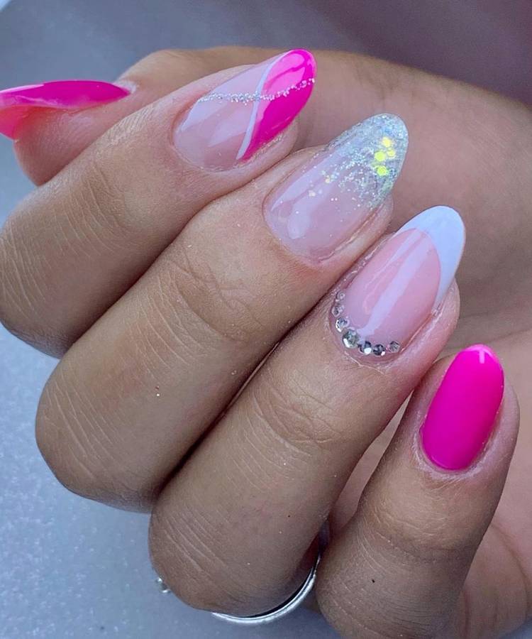 unha de gel decorada glitter rosa e branco