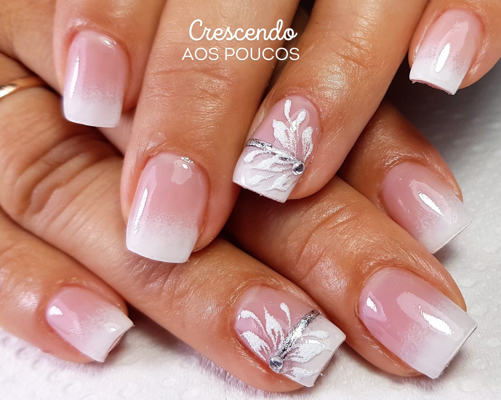 unha de gel decorada delicada quadrada