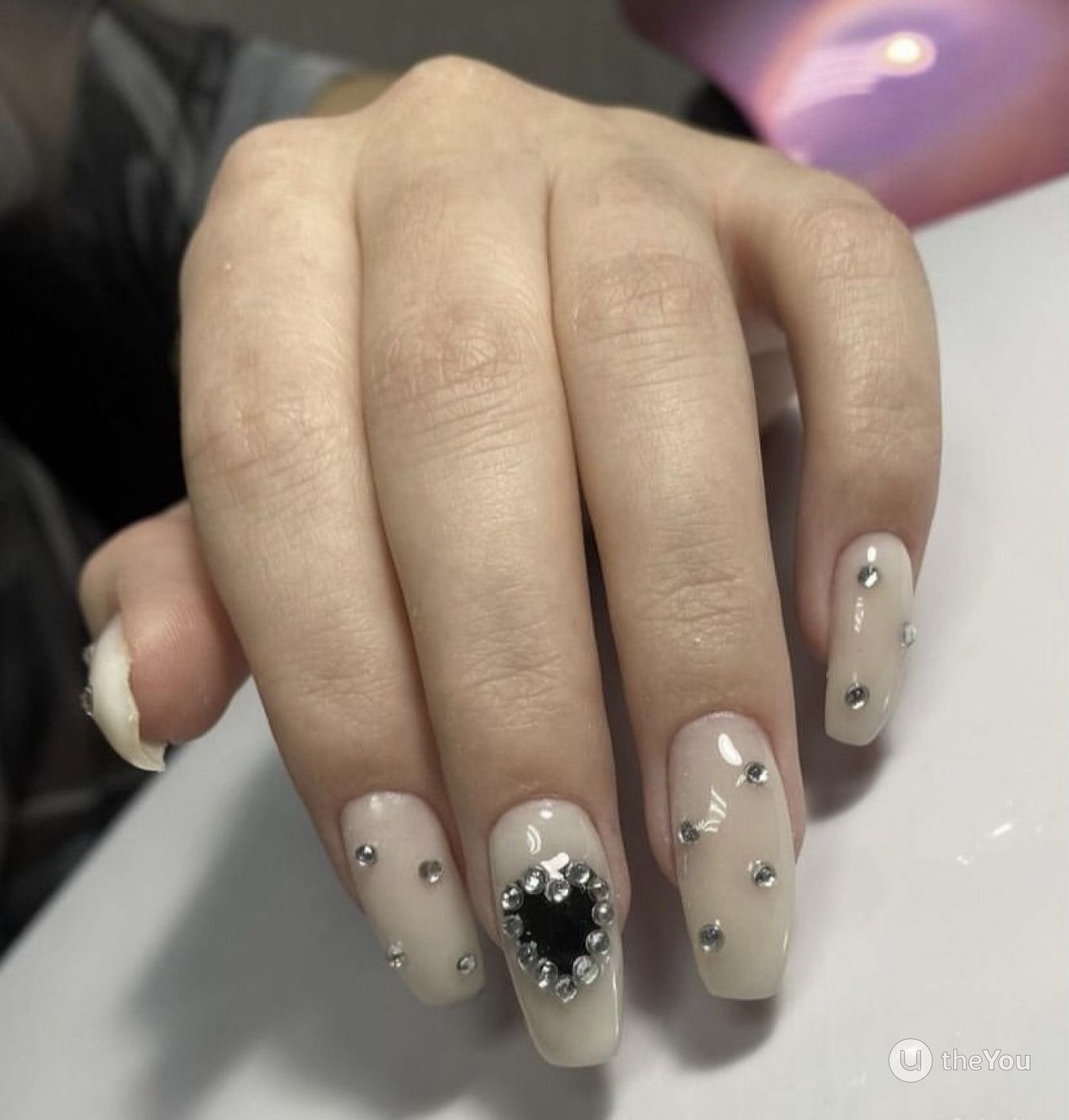 inspiração unha de gel decorada nude com flores
