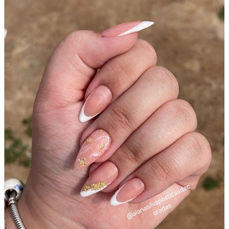 unha de gel decorada simples com francesinha