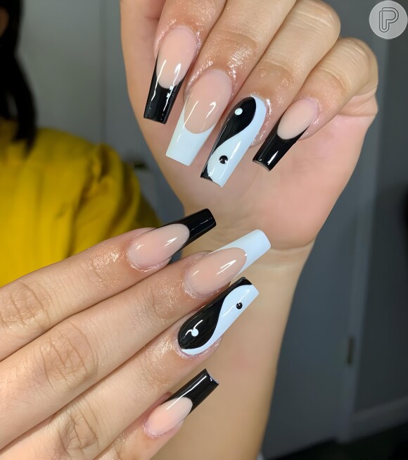 Top 5 Ideias de Nail Art Minimalista para Unhas Pretas