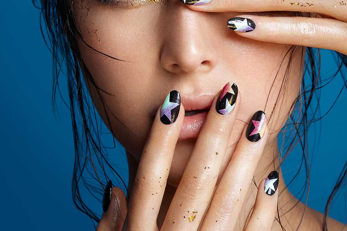 unha de gel preta decorada