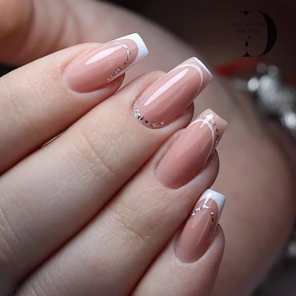 unha de gel quadrada curta baby boomer