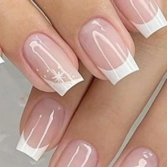 unha de gel quadrada curta francesinha com glitter