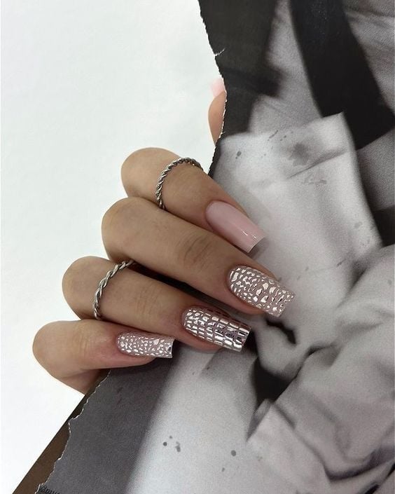 5 ideias de títulos:
1. Unhas Quadradas 2026: O Guia Completo das Tendências de Luxo Silencioso
2. Descubra os Segredos das Unhas de Gel Quadradas Mais Desejadas para 2026
3. Do Minimalismo ao Glamour: As Cores e Decorações de Unhas Quadradas que Vão Dominar 2026
4. Unhas Quadradas Perfeitas: Técnicas e Produtos Essenciais para o Estilo 2026
5. Como Aderir à Tendência 'Luxo Silencioso' nas Unhas Quadradas em 2026