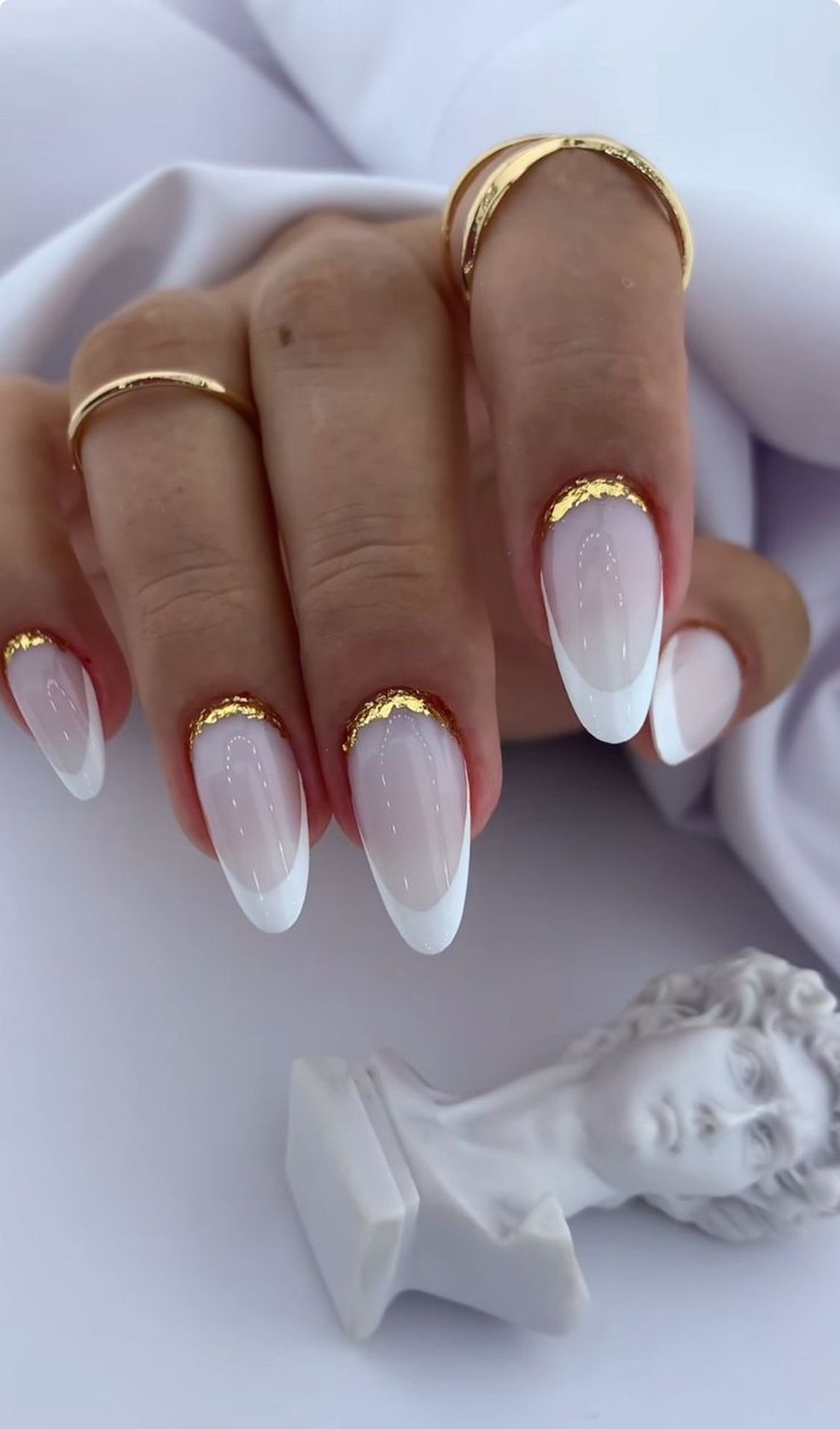 Francesinha Reversa e Filha Única: Ideias Criativas para Unhas de Gel Redondas