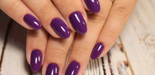 unha de gel roxa