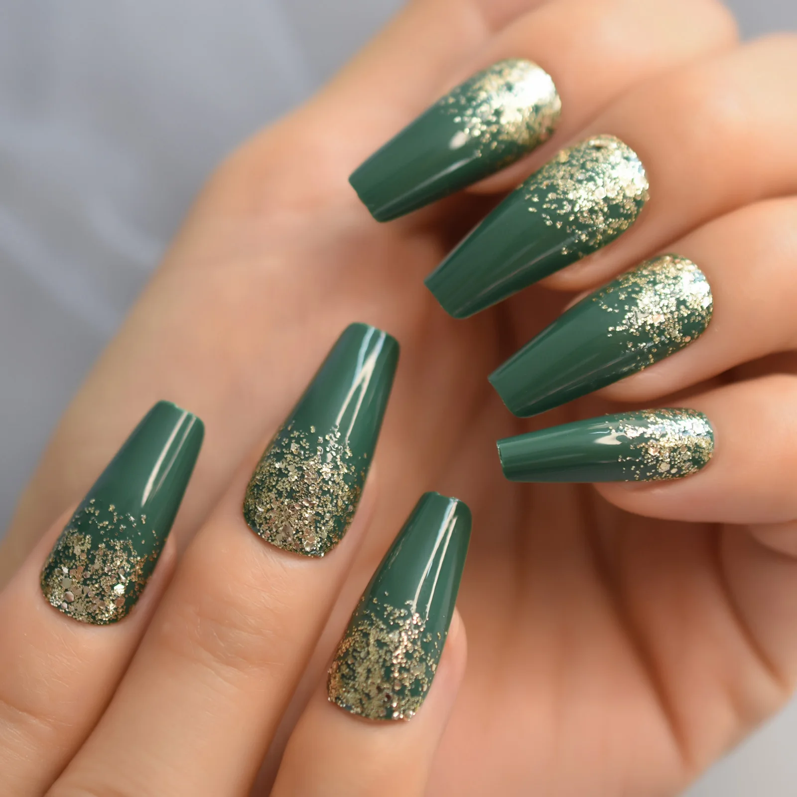 5 Ideias de Unhas de Gel Verdes para Arrasar em 2026
Como Evitar a Síndrome da Unha Verde
Os Significados da Cor Verde nas Unhas
Tendências de Unhas Verdes: Do Militar ao Neon
Guia Completo: Unhas de Gel Verdes e Cuidados Essenciais