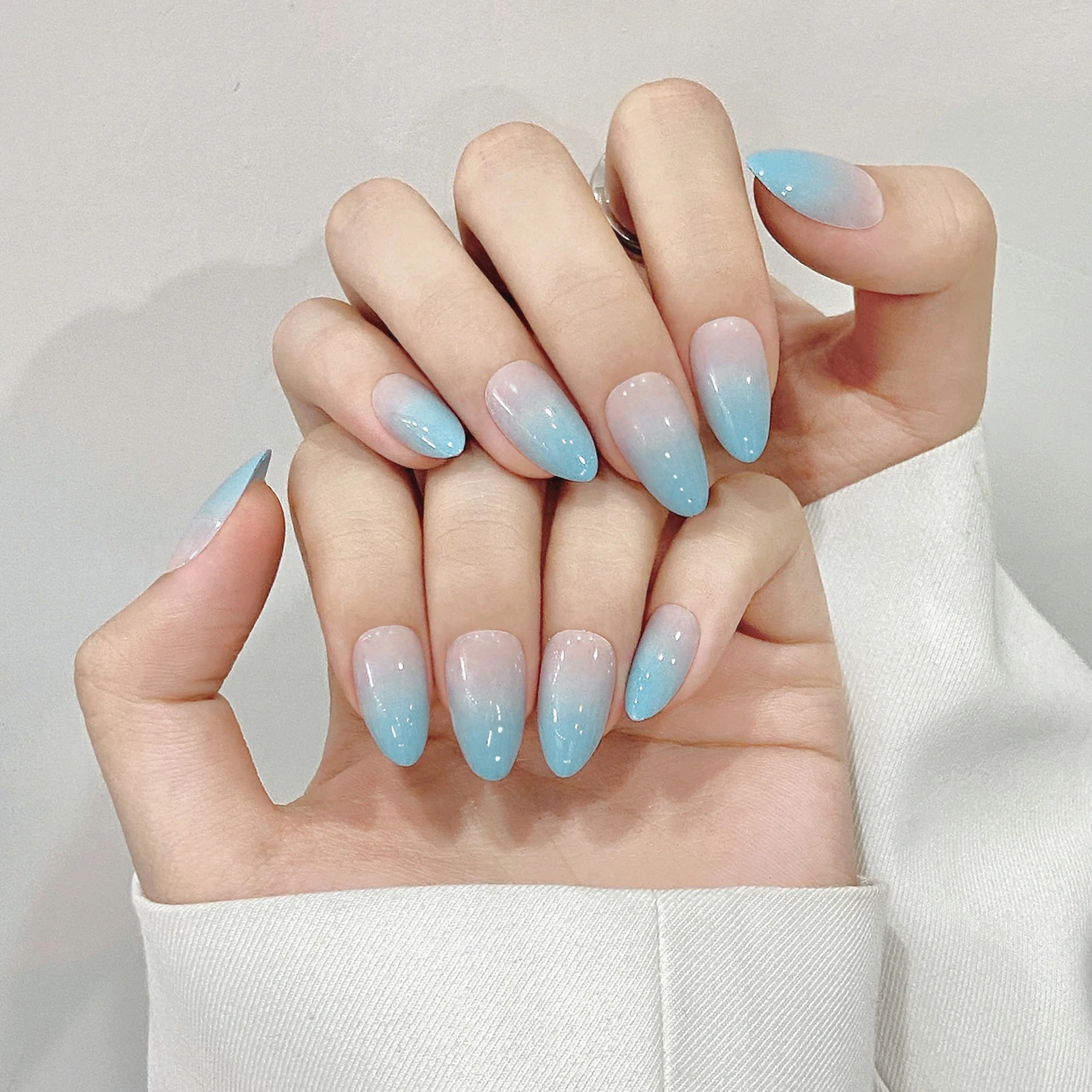 unha de mulher verde oliva