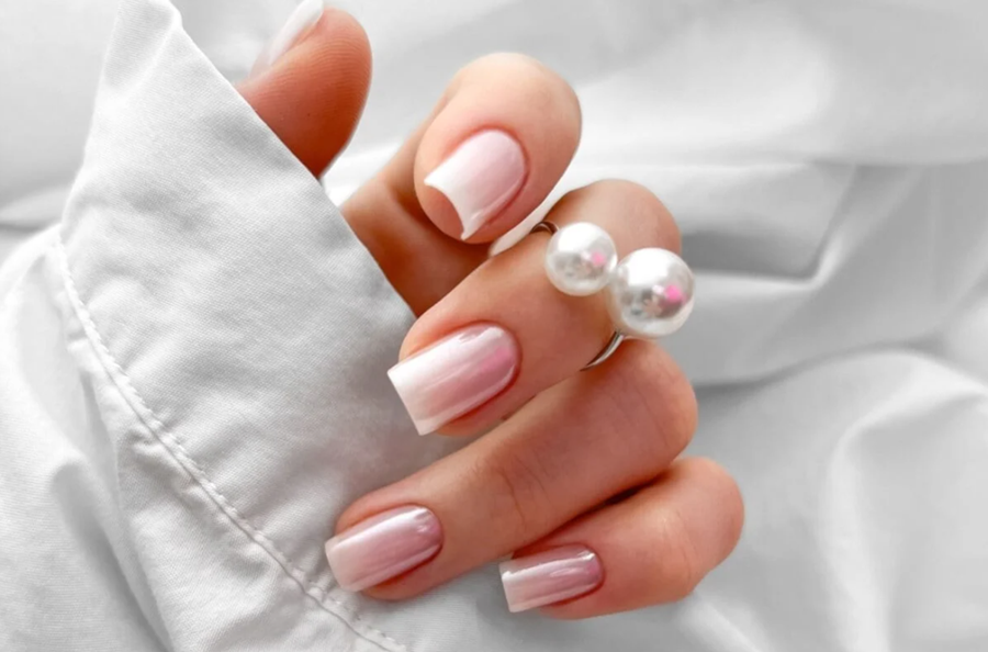 unha de mulher micro francesinha