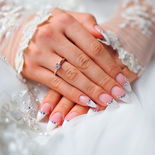 Harmonizando Suas Unhas: Dicas para Combinar com o Buquê e a Temática do Casamento