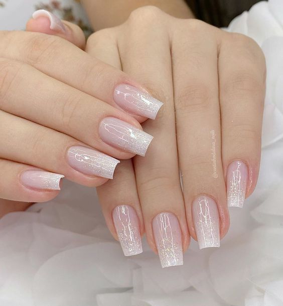 unha de noiva com glitter e pérolas