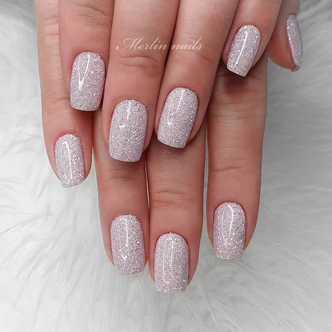 unha de noiva com glitter fino