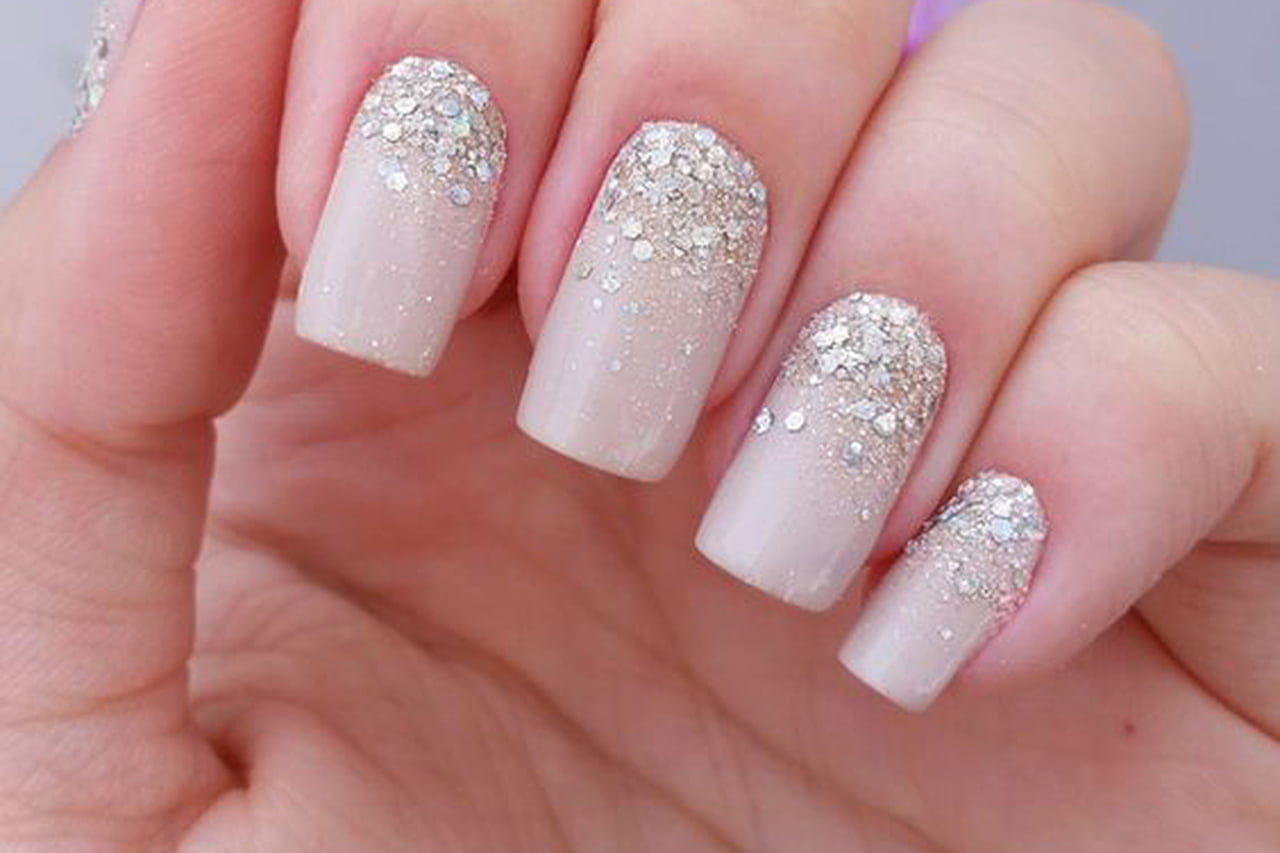 unha de noiva com glitter rose gold