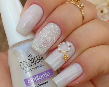 unha de noiva com glitter chamativo