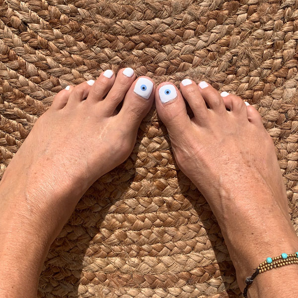 unha olho grego adesivo ou pintado qual o melhor