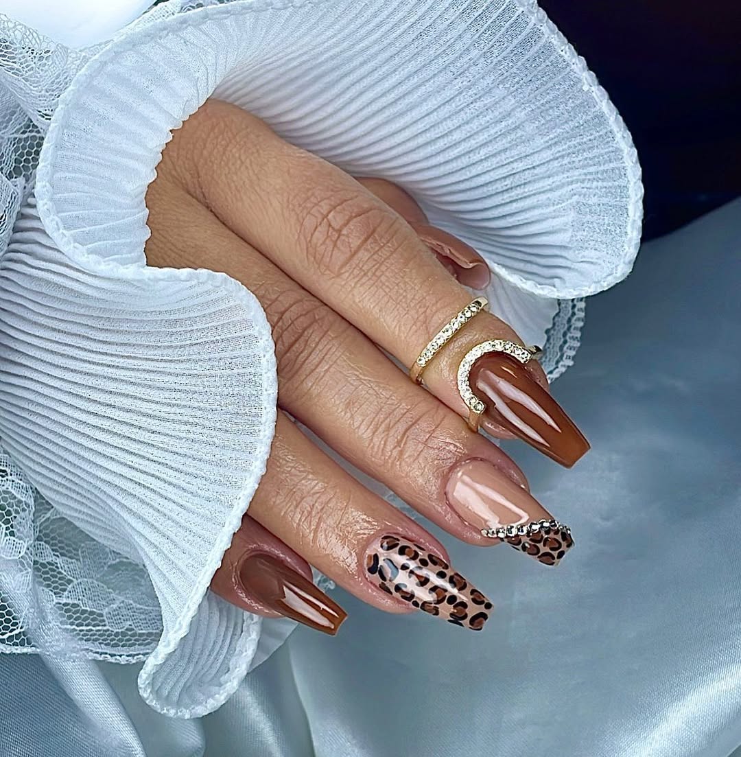 Unhas Oncinha Marrom: A Tendência de 2026 que Você Precisa Conhecer