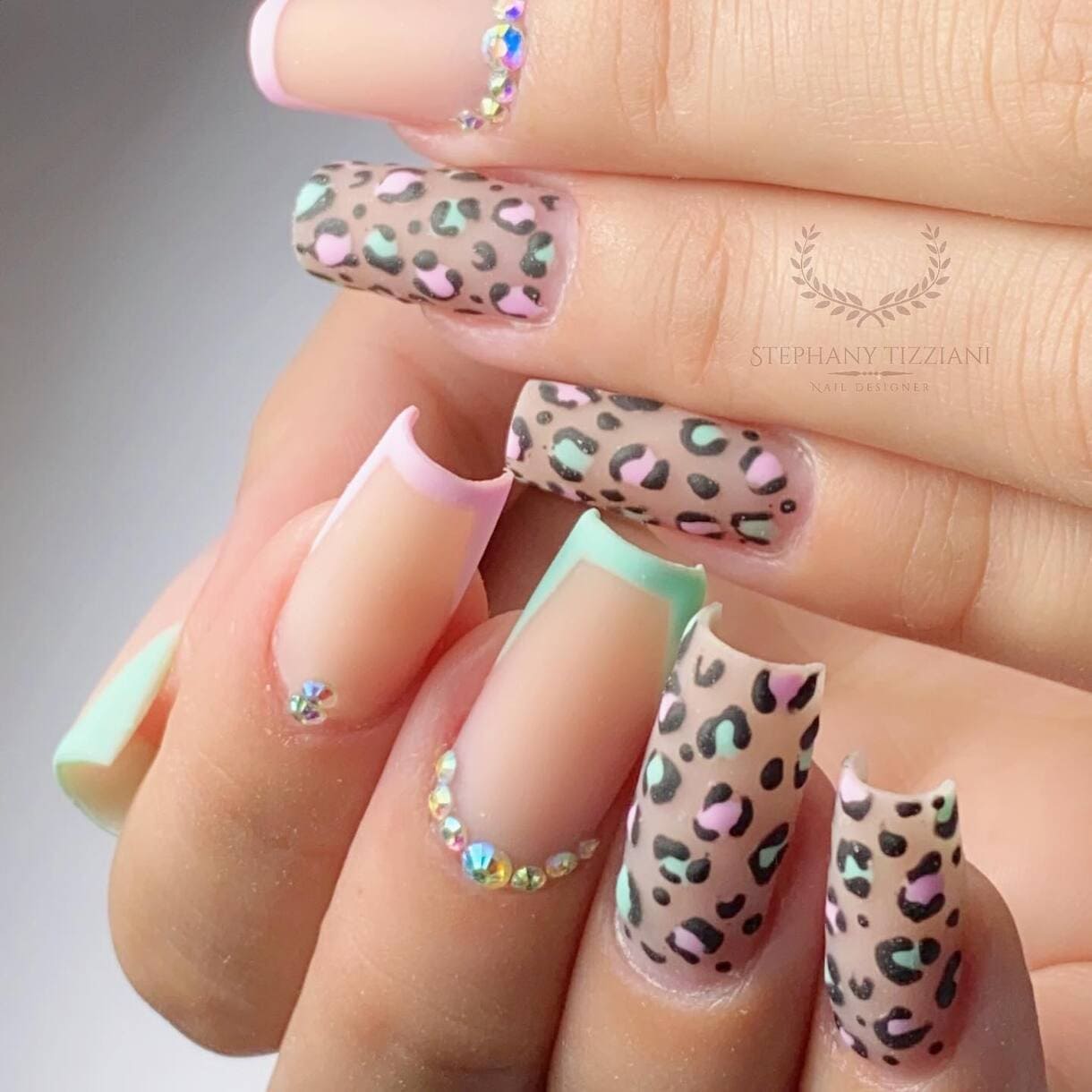 unha de oncinha rosa