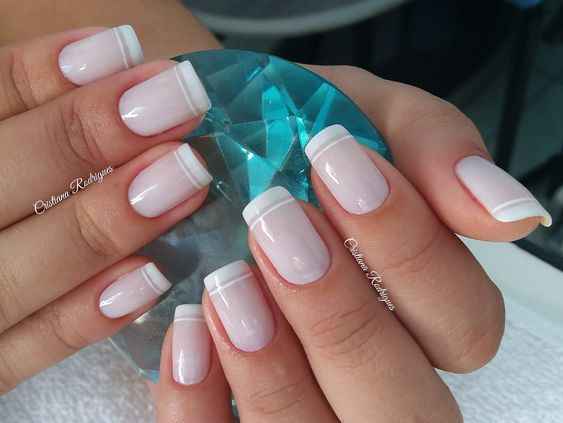 unha de rica esmalte nude ou leitoso
