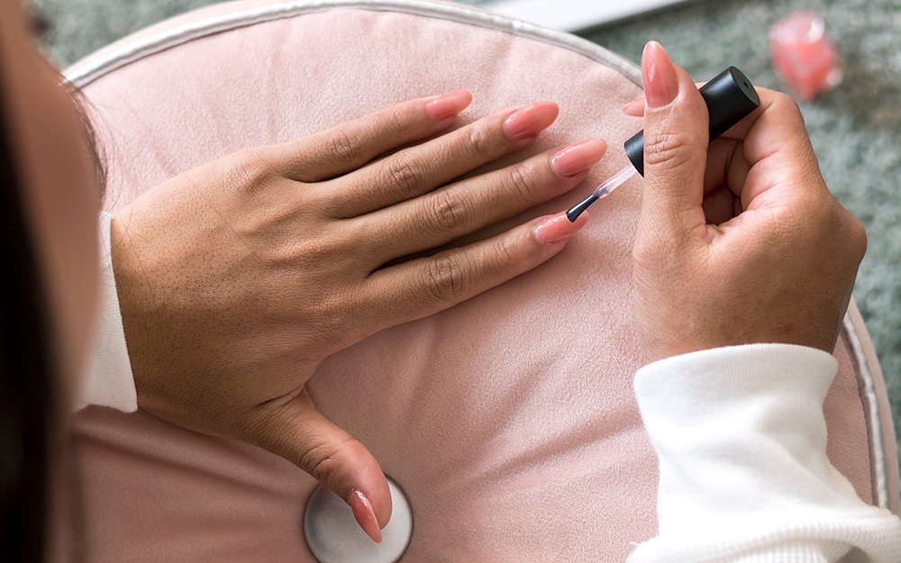 Como Fazer Unhas com Efeito Glaceado (Hailey Bieber Style) em Casa