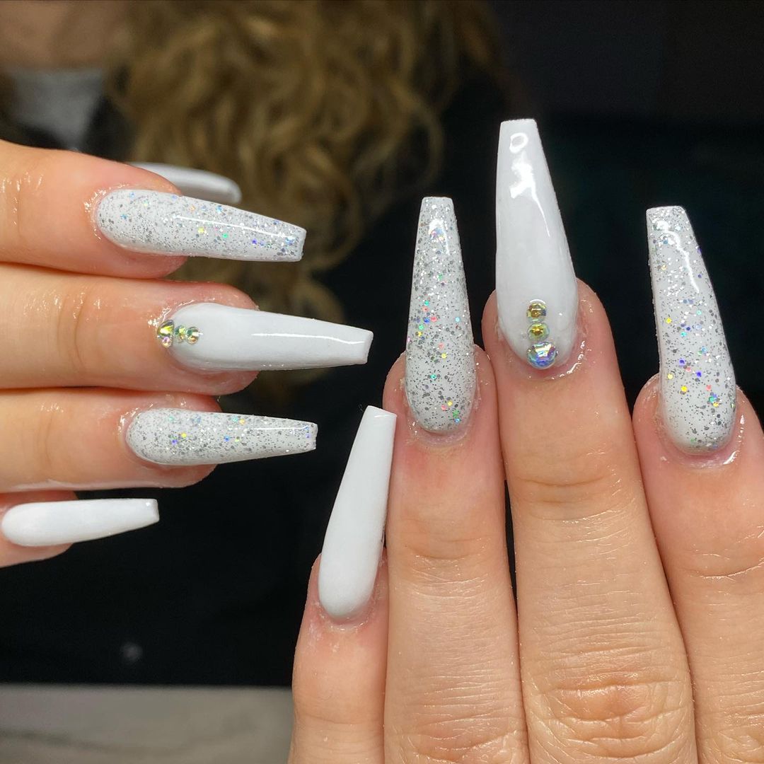 glitter fino versus flocado qual escolher unha branca