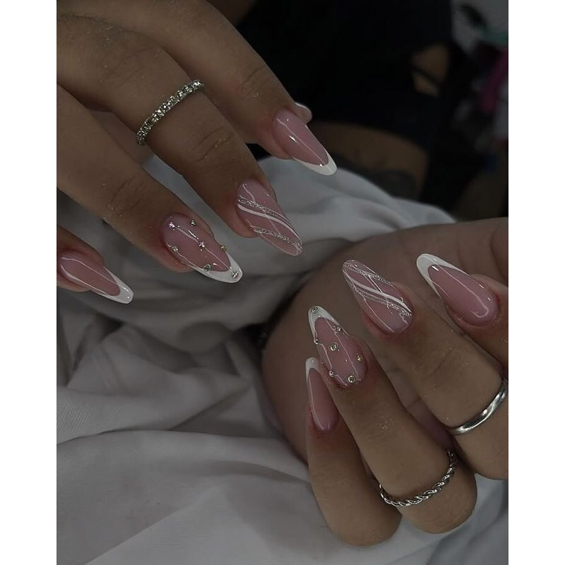 unha decorada branco curta