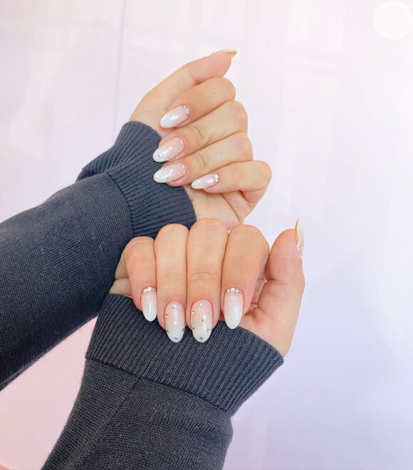 unha decorada branco geométrica