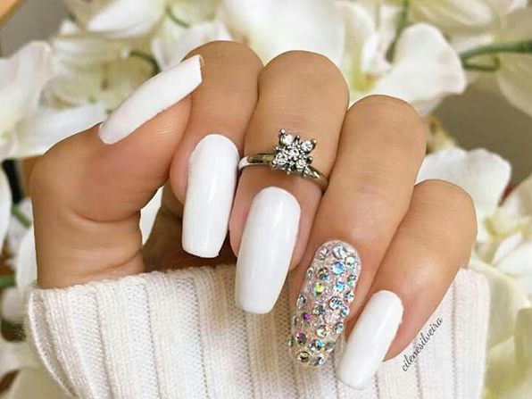 unha decorada branco filha única