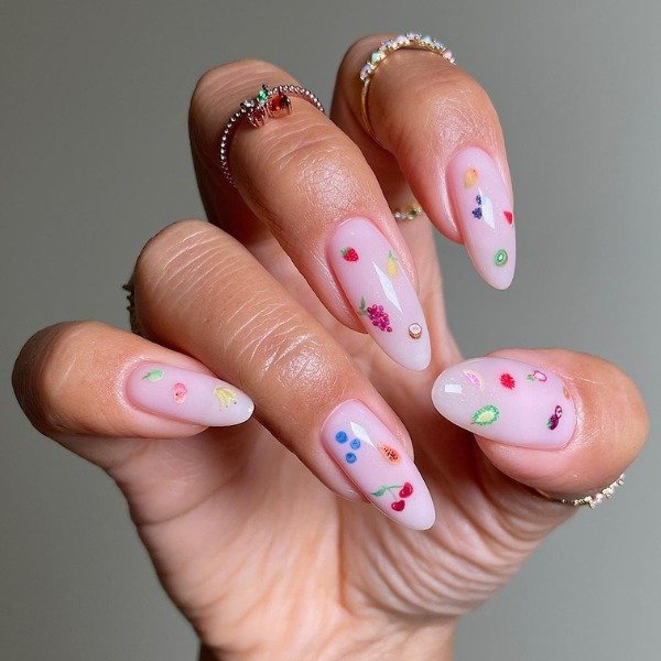 unhas vermelhas cereja