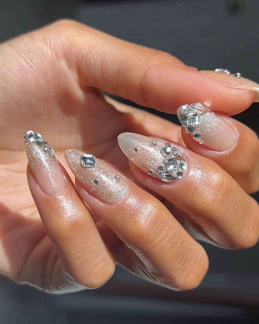 Unhas encapsuladas com glitter: o guia completo