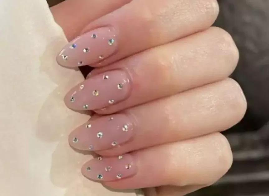 nail art com pedrarias