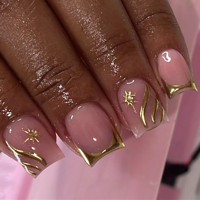 unha dourada com pedraria vs unha dourada com glitter qual escolher